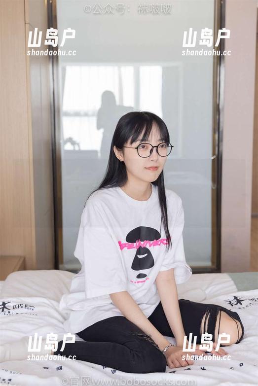 BoBoSocks袜啵啵-小甜豆 BoBoSocks袜啵啵 - 小甜豆出道了——短黑丝写真,脚尖加固从此告别“摔跤”!
