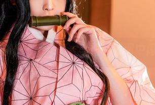 厉害了我的Hachi小芭，美脚在美图中闪闪发光！