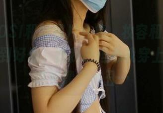 浏览ROSI和服图片合集，妆容和服装搭配得恰到好处，但我总担心我穿上可能比这更像个小丑…