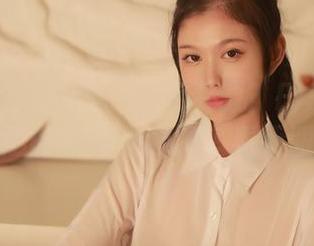 Xiuren秀人网 – 又有资源？Elise谭晓彤的礼服让我想多看两眼