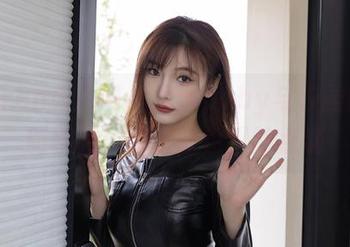 Xiuren秀人网 – 私语baby与校园的即时聊天：高清图包里的点滴