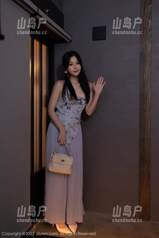 Xiuren秀人网 - 真不敢相信，谢忱倬的制服美图能帅成这样，完全难以移开视线！