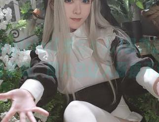 挖掘asagiriai(爱ちゃん)最新泳装里的奇葩姿势，图片总让人琢磨不透。