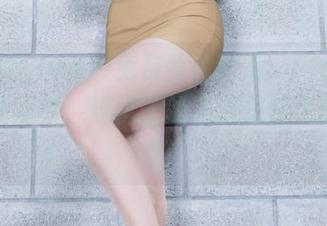beautyleg – 免费照片背后：Flora与网袜的趣事，连袜子的亲密关系也值得一看！