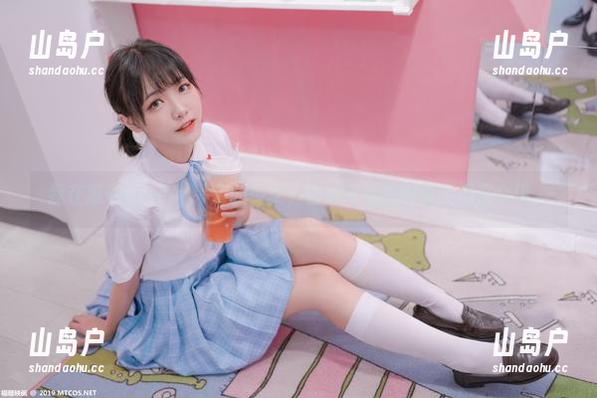 lovely呆玄 我在观看lovely呆玄的少女,图片背后的故事大概是个迷。