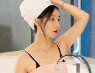 丽柜 – 最新女仆写真：悠悠，没想到图个女仆，她还真拼，连下厨技能都流露出一丝报幕感！
