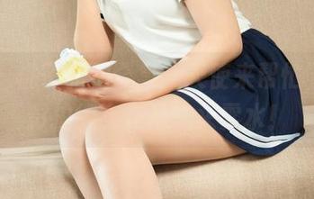 丽柜 – 桃子私拍合集：天使来帮忙，但光影拍得实在是一头雾水！