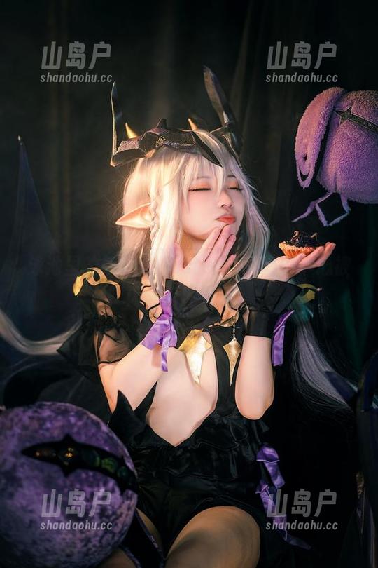 伊喵_Master 泳池里的伊喵_Master,图集中小心被闪光灯淹没哦!