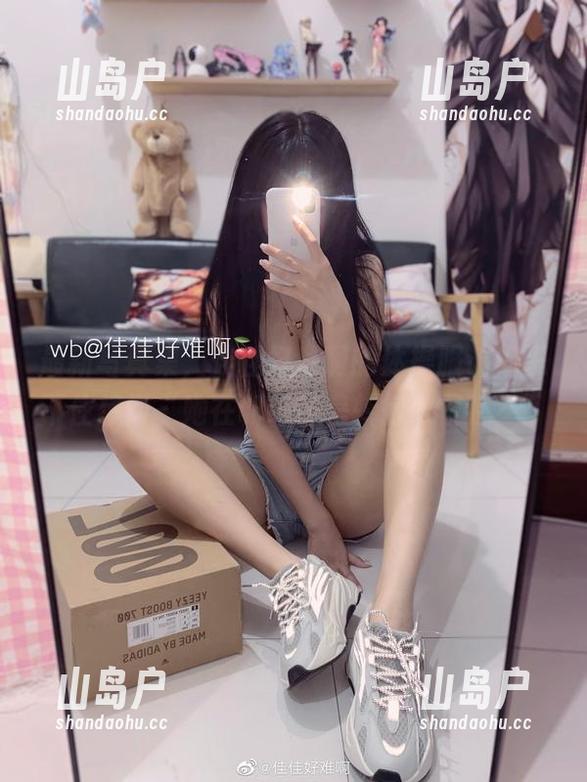 佳佳好难啊 最新写真集,佳佳好难啊的体操服让你忍不住想问“她在训练还是转行做模特?”