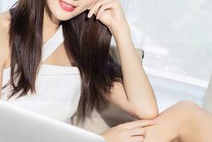 克拉女神 – 关注依娜丝的浴缸实时动态——她怎么总能使水变得如此迷人？