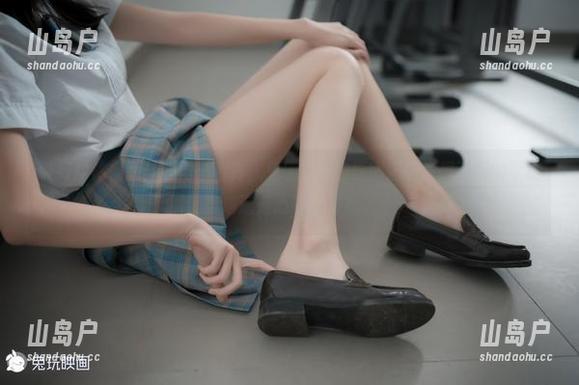 说好的体操服与蓝裙子合体，兔玩映画的原图却有意想不到的默契难道是心有灵犀？