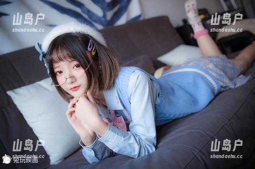 在兔玩映画的私拍里，肉肉白丝JK让人难以抵挡的图集。