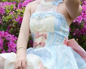 初夏女神 – 想跟依依过圣诞，图包里我能找到哪种‘快乐’呢？