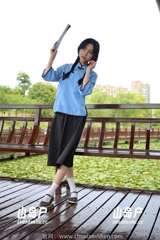 初夏女神-安妮 初夏女神 - 安妮的鞋子和你免费的照片打擂台,谁的脚才是真正的王者?
