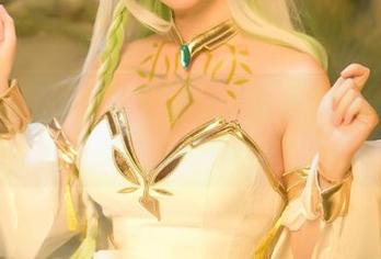 更新：前羽rr带来了让人转头的礼服写真，划重点！