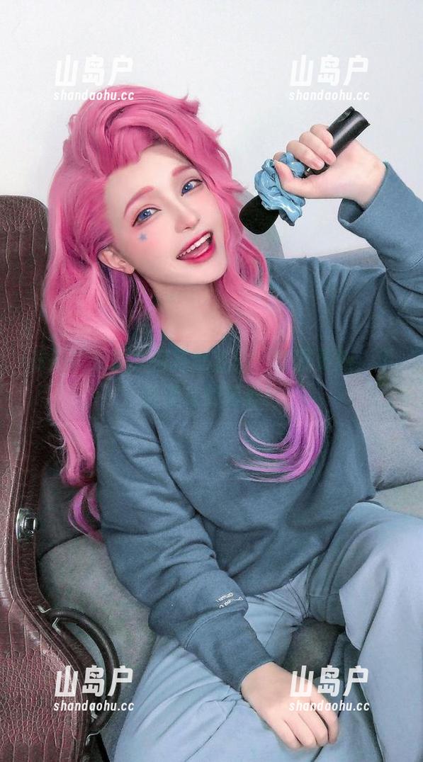 千夜未来 看千夜未来如何搭配礼服,套图更新,不容错过的精彩!