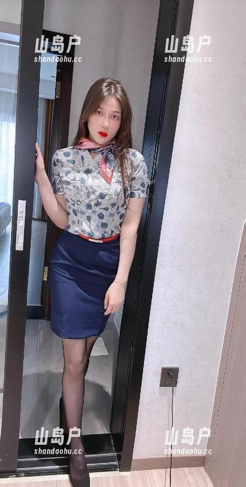 可可西yyy 微密圈 - 最新礼服合集:可可西yyy又一次来挑战我们的审美极限了!