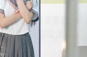 咬一口兔娘海边写真美图里，沙子是不是她最好的配饰？