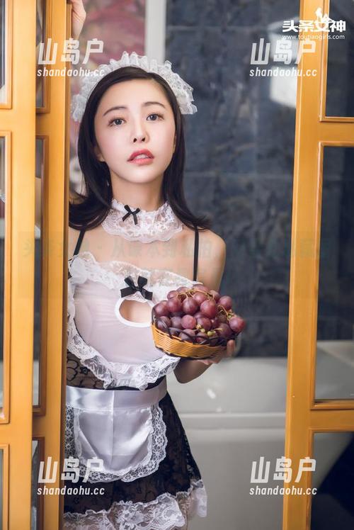 头条女神-幻雪儿 头条女神 - 从课本到私拍,幻雪儿私藏图包就在教室里!