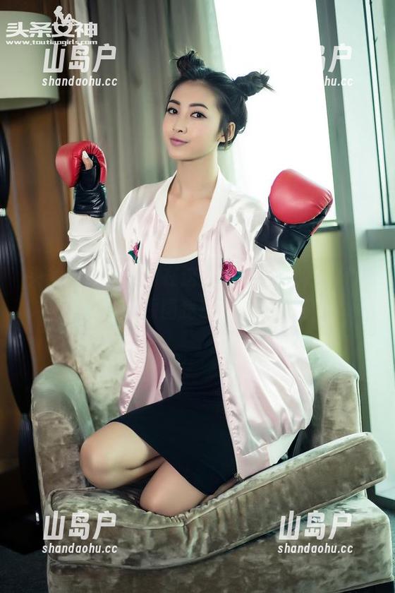 头条女神-王竹 头条女神 - 王竹在这里,裤里丝似乎有点过火,原图我都不敢多看。