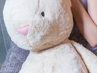 头条女神 – 鱼宝宝的这条白裙似乎要带我游到梦里，点击下载，立马拥有！