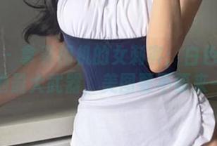 微密圈 – 拿着相机的女刺客：白色比基尼才是她最大武器，美图要不要来一发？