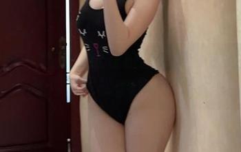 微密圈 – 奶宝妹纸在校园玩耍：定制图集选秀，轻松get一秒爱上