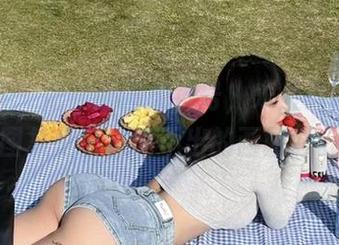 微密圈 – 把礼服画成符号，宋昱欣的写真图集里有种说不出的画面感。