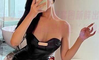 微密圈 – 小猫咪ck白裙套图新鲜出炉，好吧，我承认，我脑袋里满是‘长裙摆’的画面！