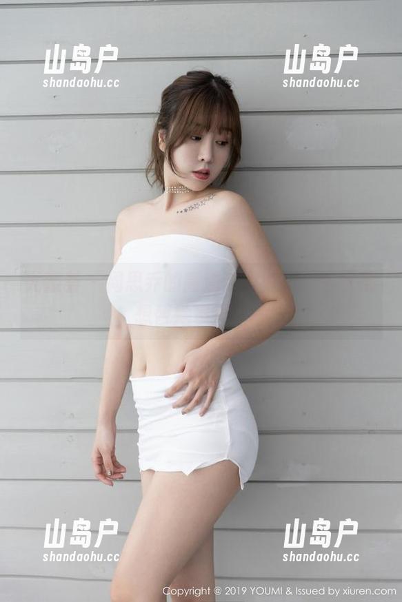 尤蜜荟-周思乔 尤蜜荟 - 周思乔的高清泳衣壁纸,连水都想替她掌声欢呼