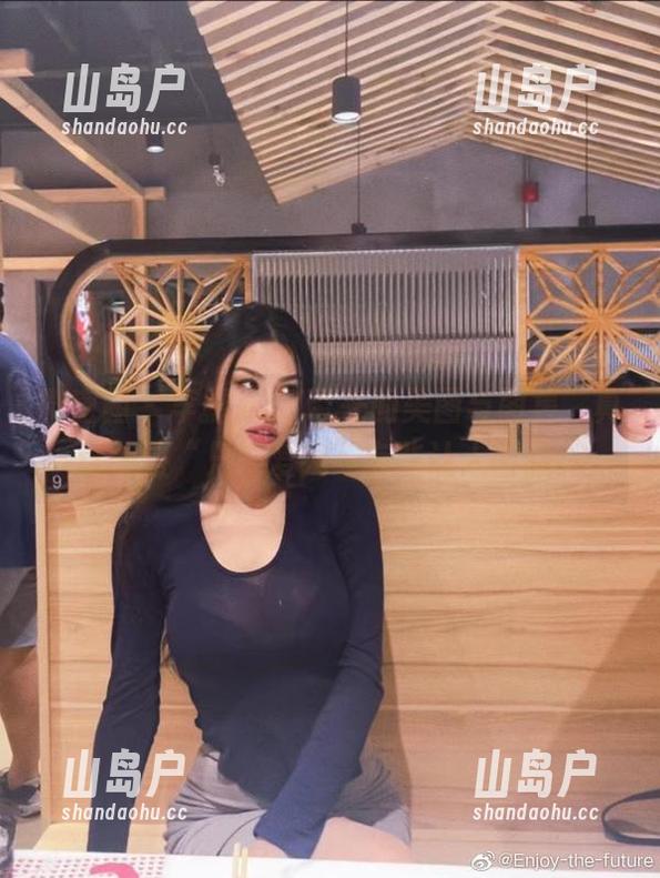 微密圈 - 李嘉欣97带来的美图与图集，真这一句“只准爱我”有些让人困惑。
