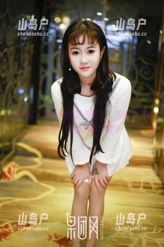 果团网-酸酱兔 果团网 - 酸酱兔的精选写真,美脚与美味并存,我该选哪个呢?