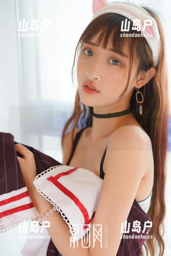 果团网-陈迪娅 果团网 - 陈迪娅&裸足:写真中的不经意,难道是在对街头风景的“无声致敬”吗?