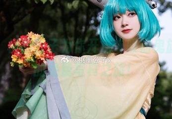 来吧，桃墨公子为你开启“吸血鬼旗袍”的免费写真之旅！