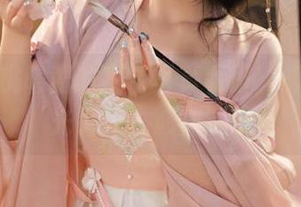 突然被桃暖酱的高清写真吸引，旗袍白月光太让人心神荡漾