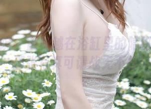 模范学院 – 董林越在浴缸里的隐秘武器——那张写真可谓战无不胜！