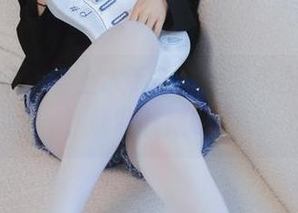 洛桑w伊梓穿上水手服，免费美图不易得，赶紧收藏吧。