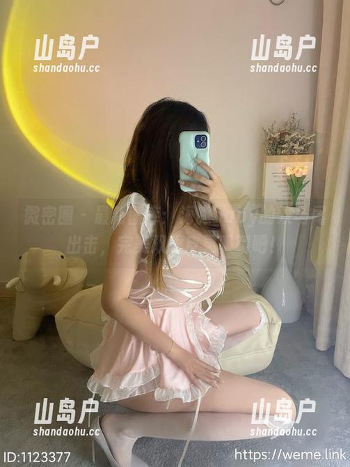 海豚baby 微密圈 - 最新图库:海豚baby的双马尾出击,完美双眼皮更吸睛吧!