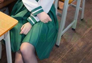 原图里的清水由乃和毛衣，这搭配总让我想起那种放松的午后…