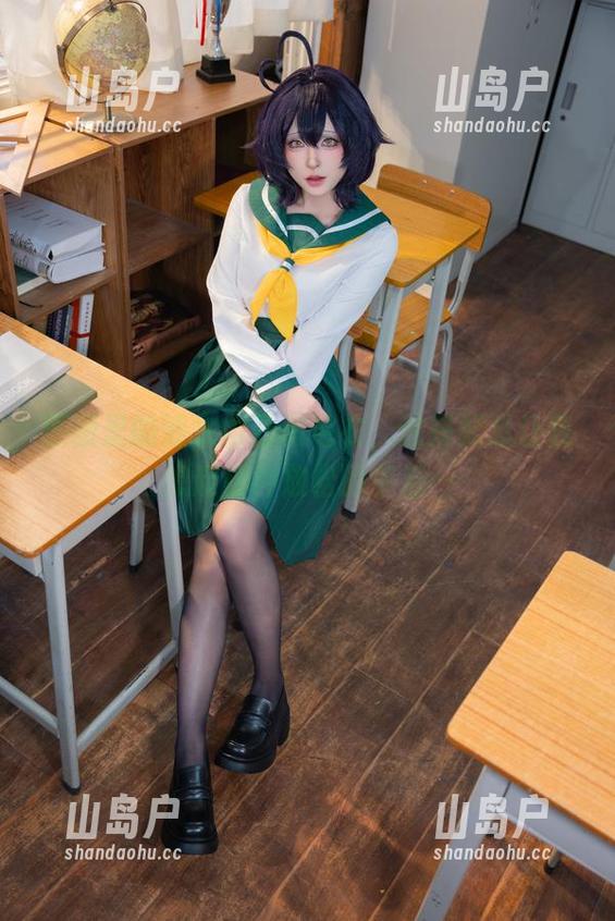 原图里的清水由乃和毛衣，这搭配总让我想起那种放松的午后…