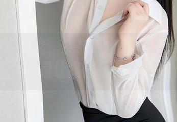 秀人网 – 教室、奈奈Fox和一个免费的图包，倒是让我想起了那件事…