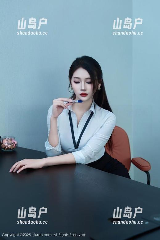 秀人网 - 说是悠悠YOYO的秘密，全套写真也是一种暗示吧？