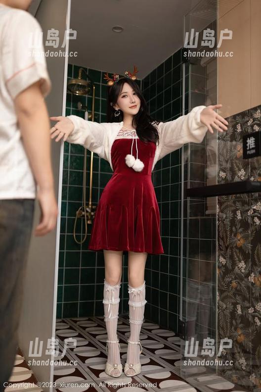 秀人网 - 精致与大胆并存，林文文yooki黑丝写真大反转