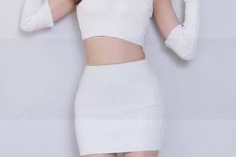 秀人网 – 图册里的糯美子nini职业装，真心想问，能不能把这些穿回办公室？