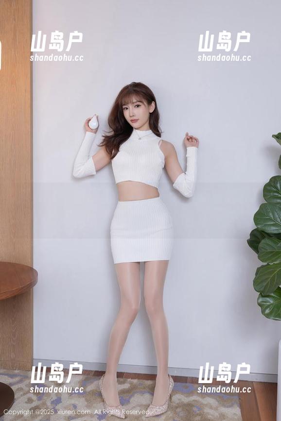 秀人网 - 图册里的糯美子nini职业装，真心想问，能不能把这些穿回办公室？