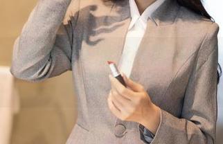 秀人网 – 风景尤美的泳池图片：其实水下的风景更好