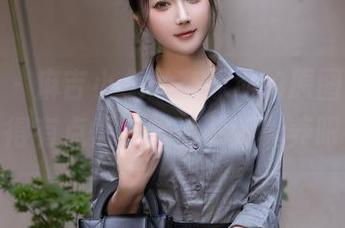 秀人网 – 麻吉小兔子在泳池的原图，精选得有点懵，水波荡漾真养眼