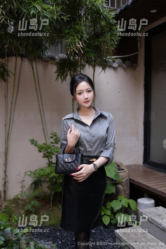 秀人网-麻吉小兔子 秀人网 - 麻吉小兔子在泳池的原图,精选得有点懵,水波荡漾真养眼