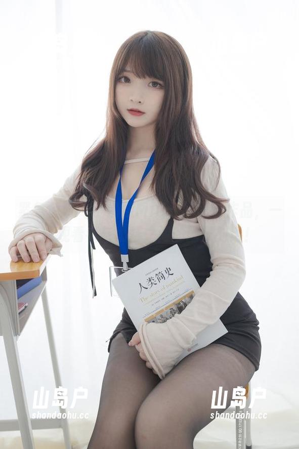 紧急企划 - 小奶糕Milky的吊带作品，一场观看者与奶糕之间的幽默对话！