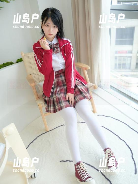 紧急企划 - 见希在水里翻滚的泳装，原图美得让壁纸都想溜走！